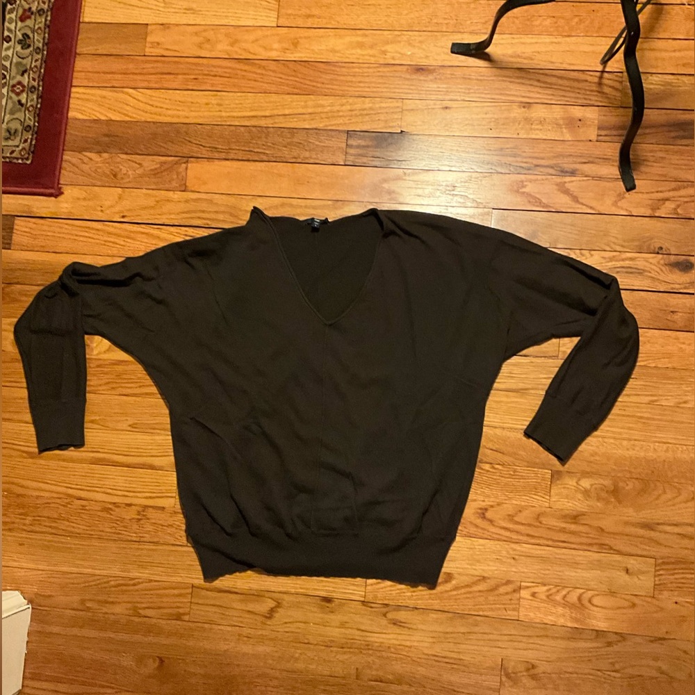 Gap size large brown v neck sweater